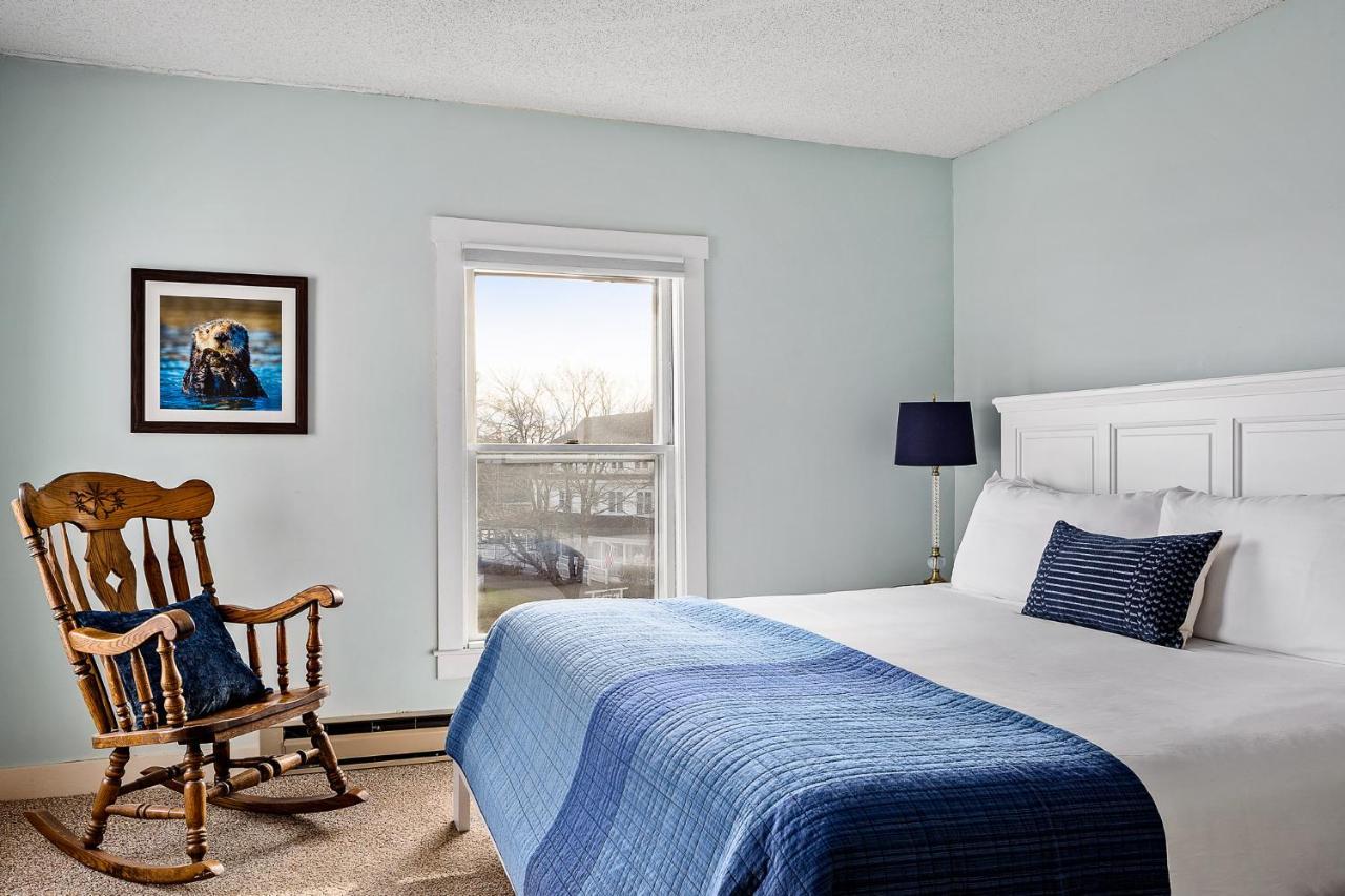 East Wind & 2* Tenants Harbor